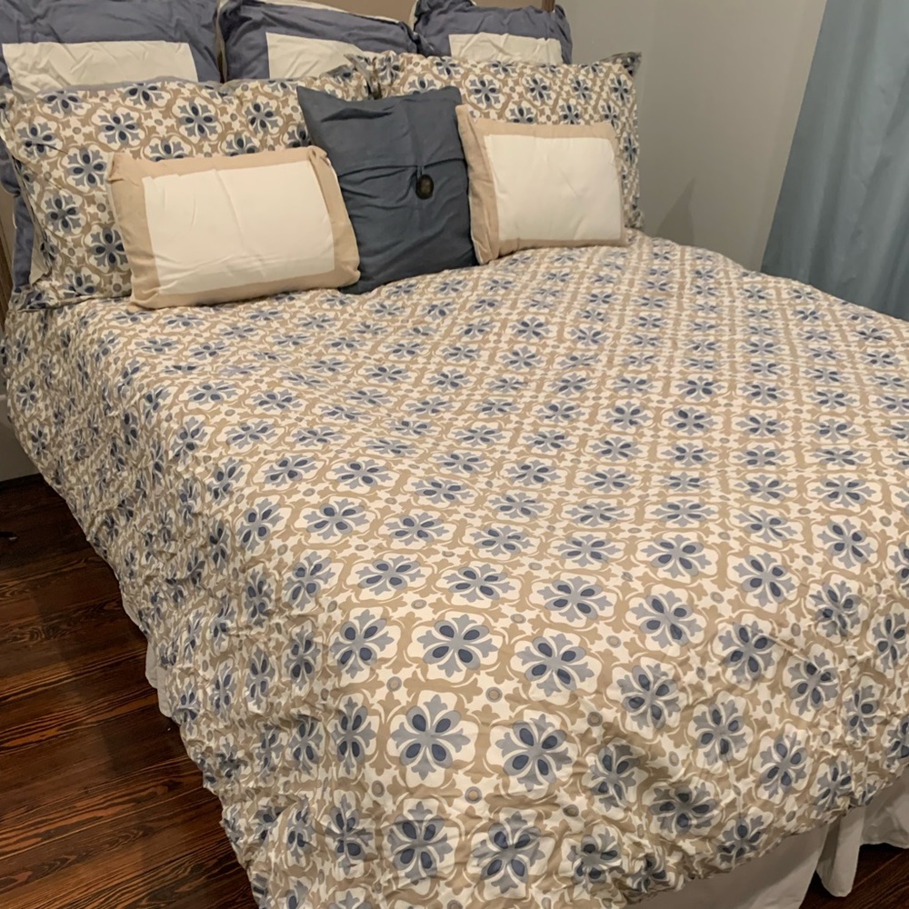 Amity Home King Duvet Cover and 7 coordinating shams